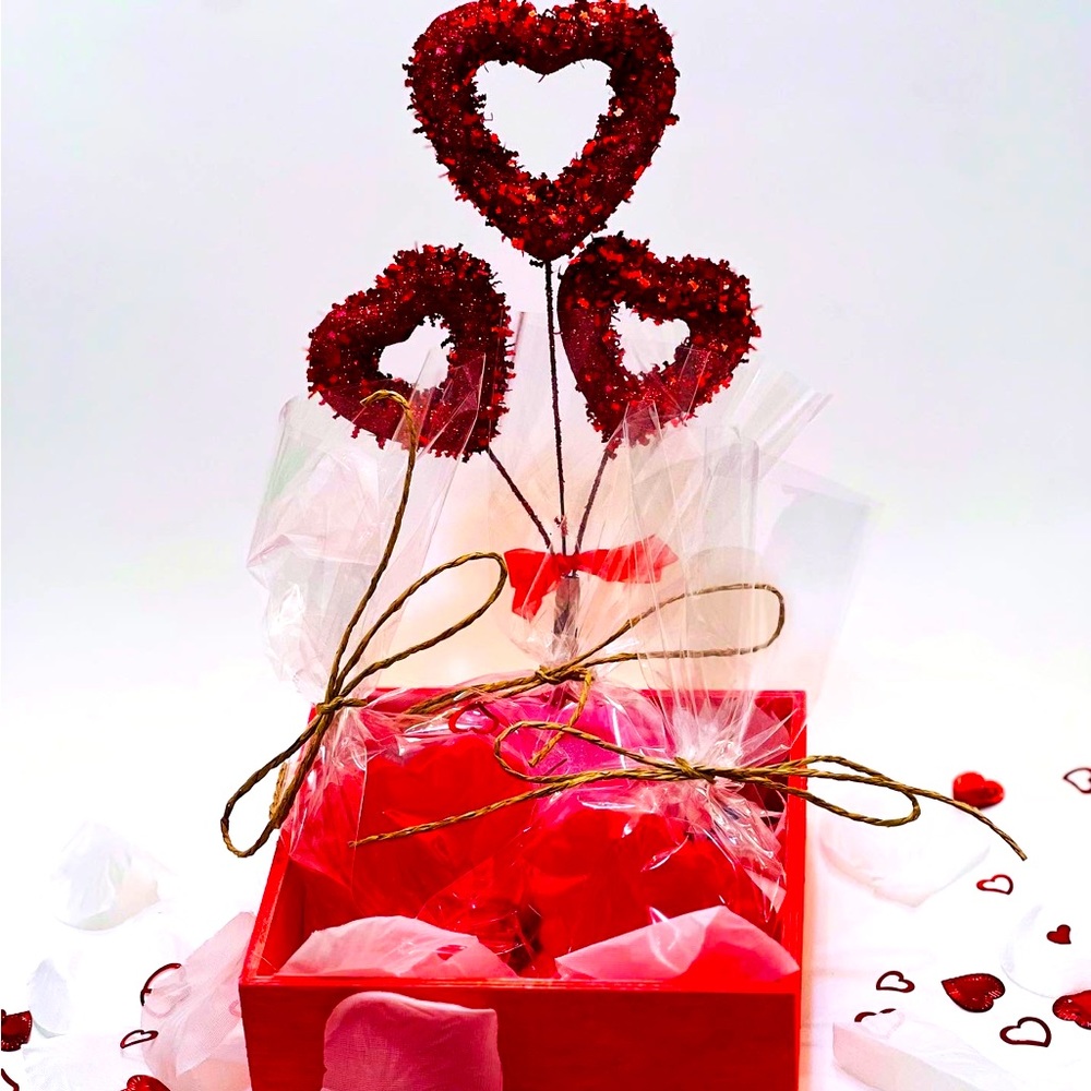 ❤️Hand painted box, 3 Heart shaped soaps (2 jasmine scented) (1 Rose scented)❤️